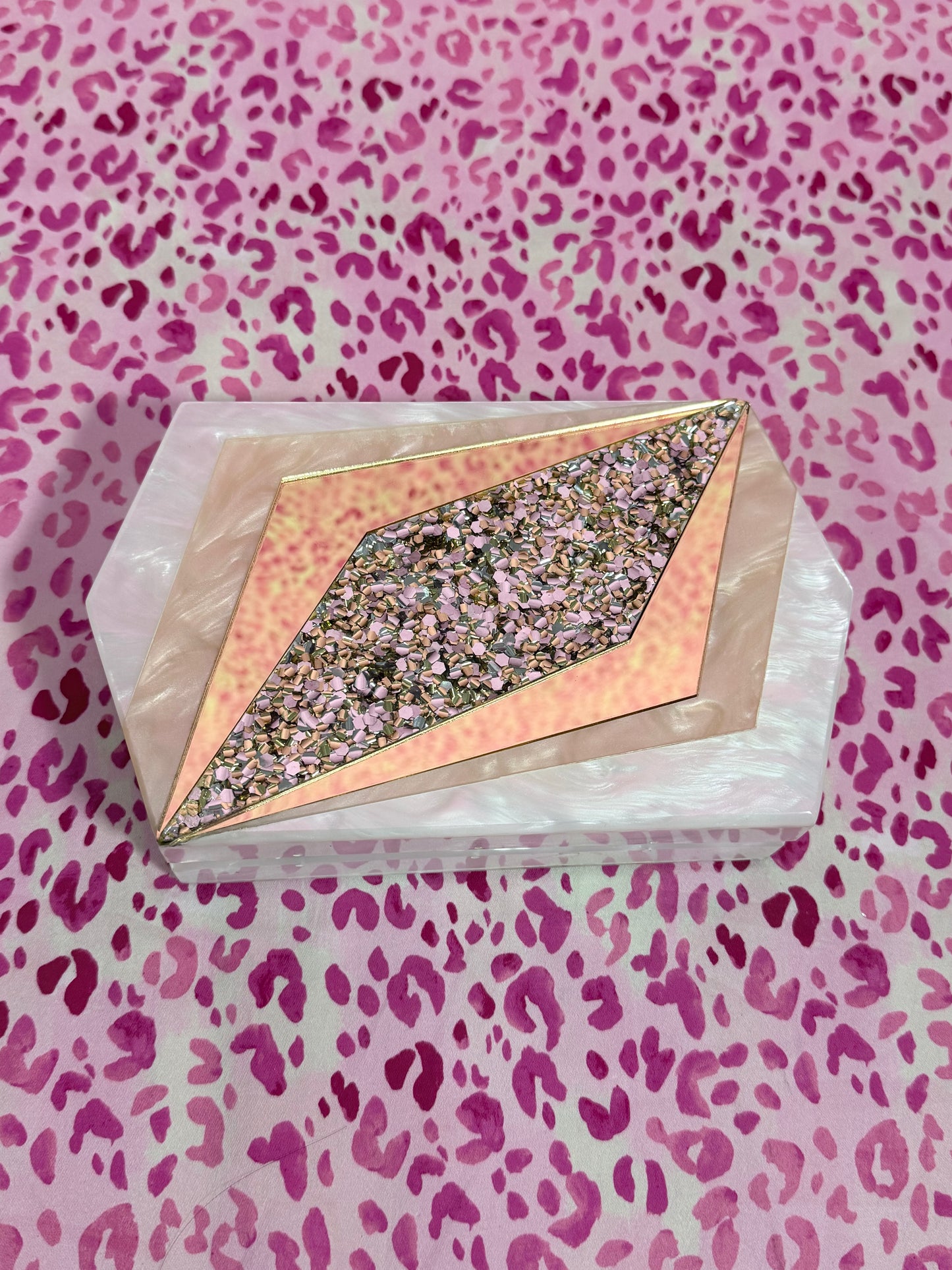 MNO.logie Lucid Clutch